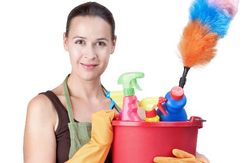 Professional cleaning company working in an E17 residential home